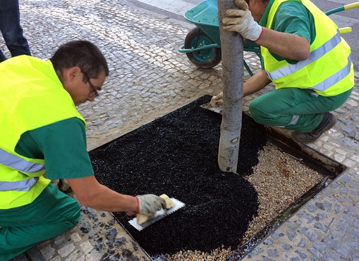 Nuevos &#39;cubre-alcorques&#39; de caucho para facilitar el riego y evitar caídas y suciedad