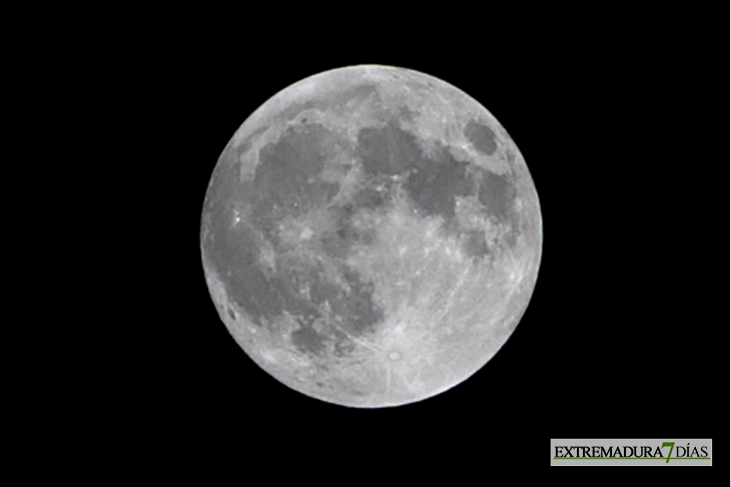 Así se ha visto el eclipse total de Luna en Extremadura