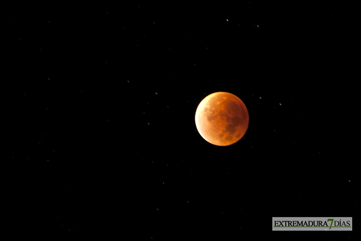 Así se ha visto el eclipse total de Luna en Extremadura