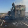 Un tráiler resulta calcinado mientras circulaba por la Autovía A5 en Badajoz