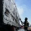 Un tráiler resulta calcinado mientras circulaba por la Autovía A5 en Badajoz