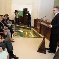 Osuna asegura que en los ayuntamientos es donde se constata la situación real de la economía