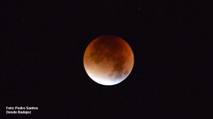 Así se ha visto el eclipse total de Luna en Extremadura