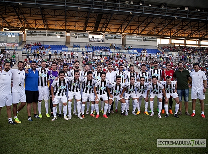 El CD. Badajoz ya manda en Tercera División