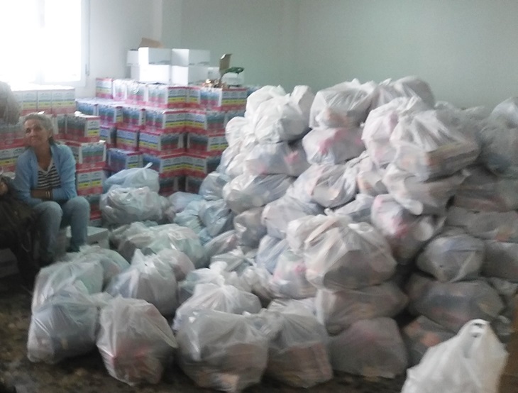 Campamento Dignidad reparte casi 15 toneladas de alimentos entre los más necesitados