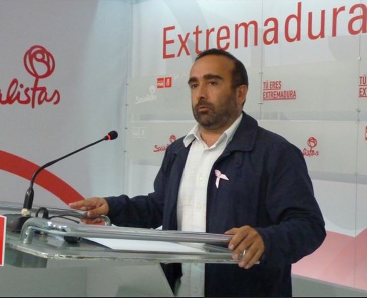 El PSOE pide que se investiguen “los tejemanejes” del PP con Caja Rural de Extremadura