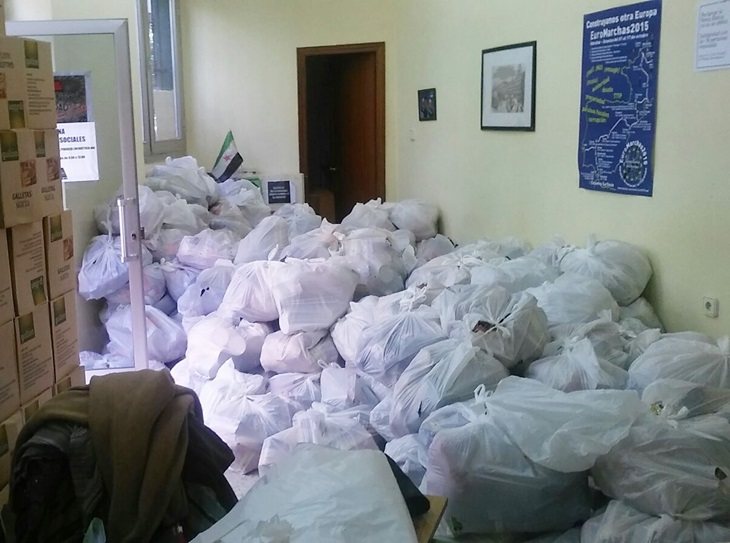 Campamento Dignidad reparte casi 15 toneladas de alimentos entre los más necesitados