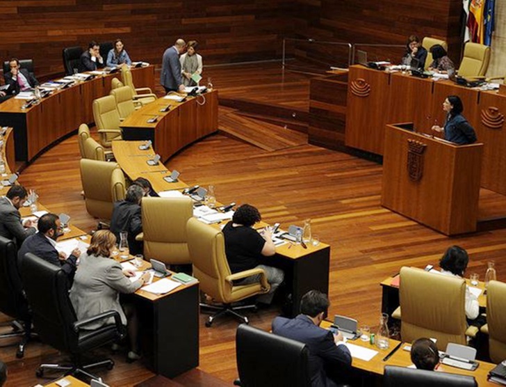 PP se queda solo en la defensa de la paga para mujeres mayores de 75 años