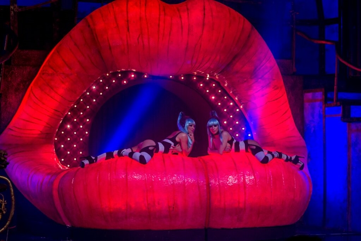 Cabaret, teatro y circo se unen en el espectáculo &#39;The Hole&#39;