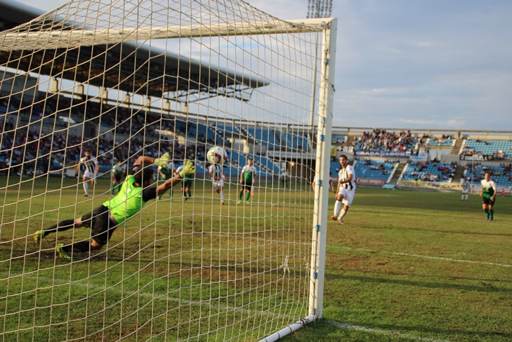 Imágenes de la victoria del Club Deportivo Badajoz sobre el Moralo