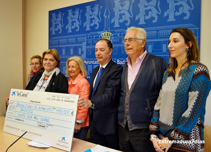 “La Caixa” y el ayuntamiento firman en beneficio de varias asociaciones y familias