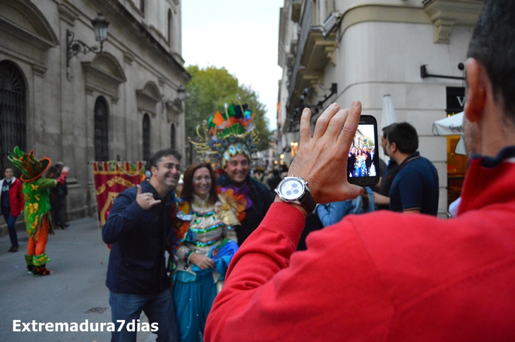 El Carnaval de Badajoz conquista Sevilla