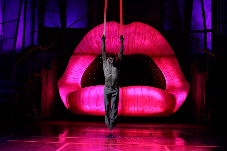 Cabaret, teatro y circo se unen en el espectáculo &#39;The Hole&#39;
