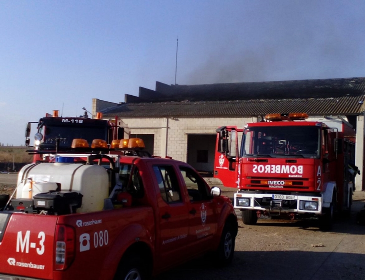 Arde una nave cerca de Talavera la Real