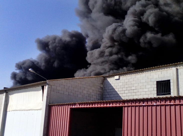 Arde una nave cerca de Talavera la Real