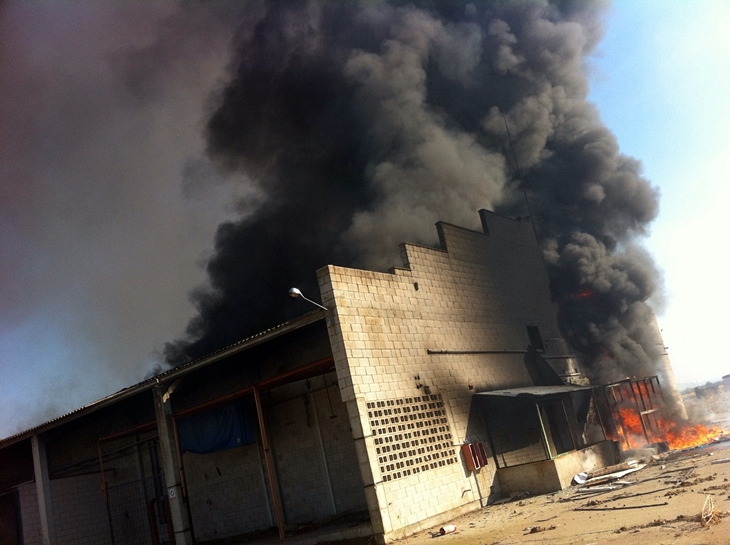 Arde una nave cerca de Talavera la Real