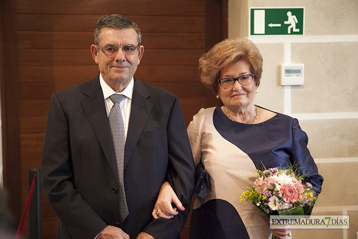 19 parejas celebran sus bodas de oro en Badajoz