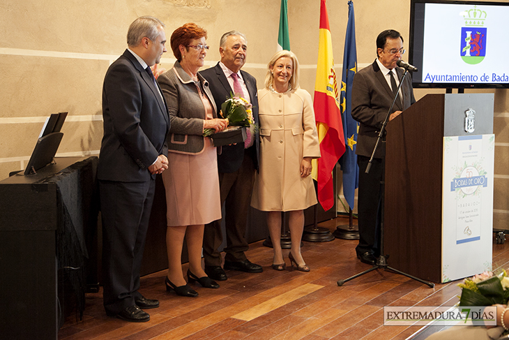 19 parejas celebran sus bodas de oro en Badajoz