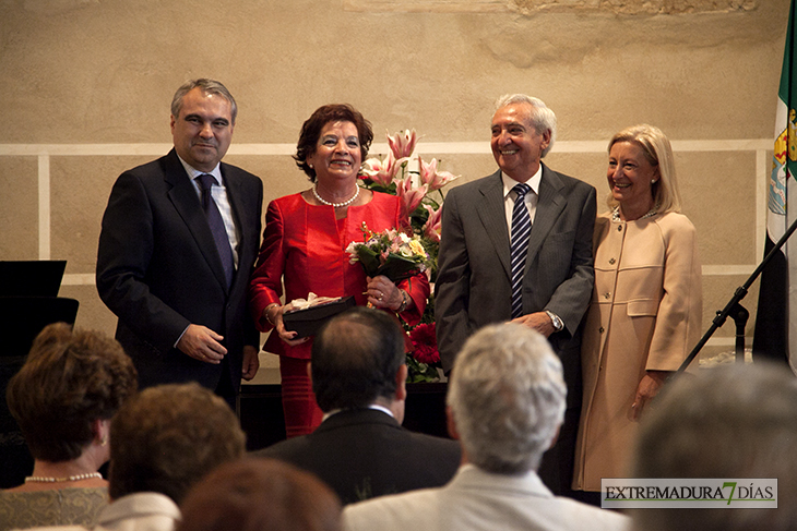 19 parejas celebran sus bodas de oro en Badajoz