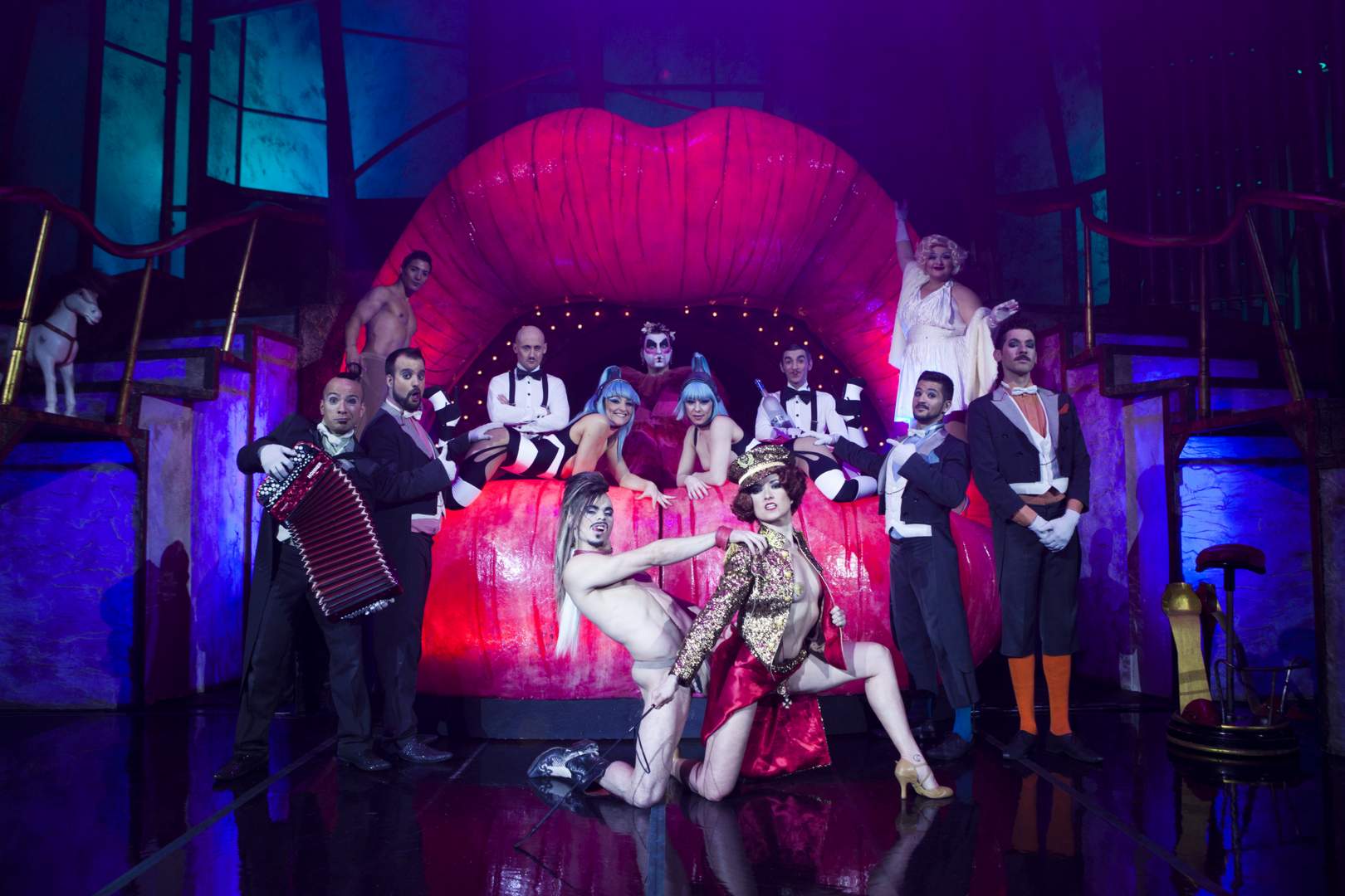 Cabaret, teatro y circo se unen en el espectáculo  &#39;The Hole&#39;  que llega a Badajoz