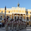 Retreta militar por el casco antiguo con motivo de la Fiesta Nacional