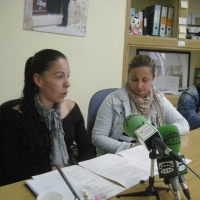 Numerosas madres exigen libros de texto y material escolar o no llevarán a sus hijos al colegio