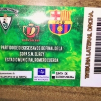 IU sortea una entrada del Villanovense – Barça entre los niños del Hogar