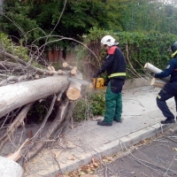 El viento que azota Badajoz causa daños materiales