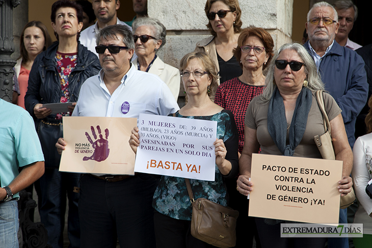Mérida y Badajoz guardan silencio por las tres últimas víctimas de violencia de género