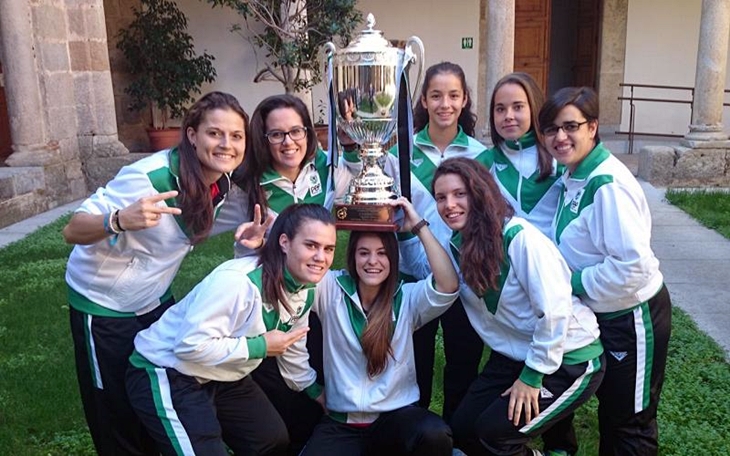 El presidente recibe a las campeonas nacionales de fútbol playa