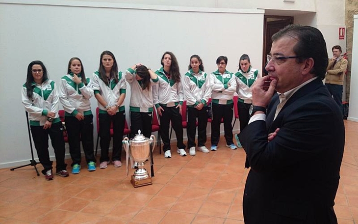 El presidente recibe a las campeonas nacionales de fútbol playa