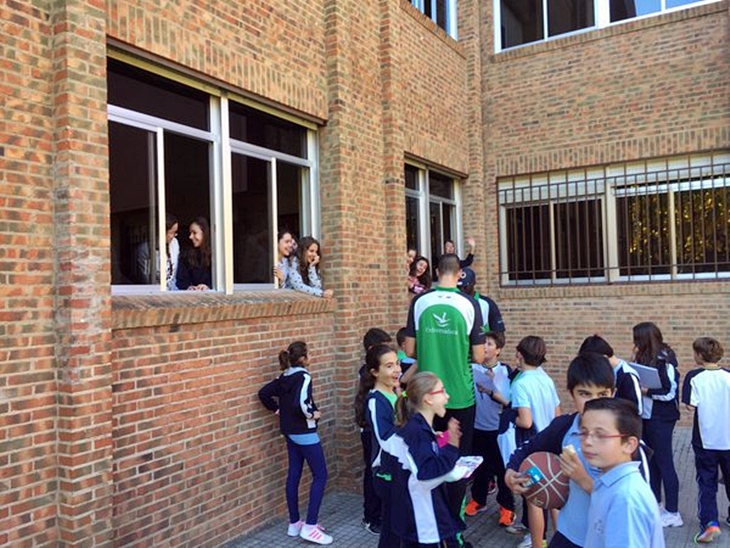 350 escolares de Las Josefinas reciben la visita del Cáceres Patrimonio