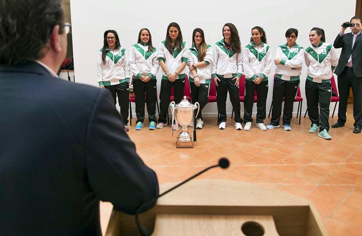 El presidente recibe a las campeonas nacionales de fútbol playa