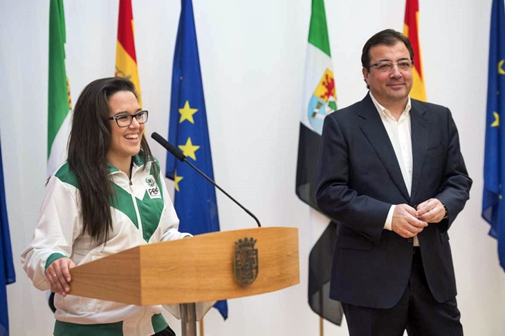 El presidente recibe a las campeonas nacionales de fútbol playa
