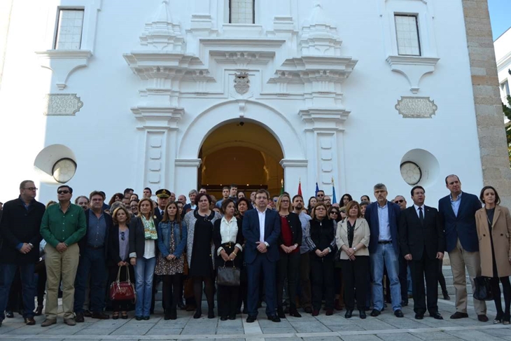 Extremadura muestra su apoyo al pueblo francés