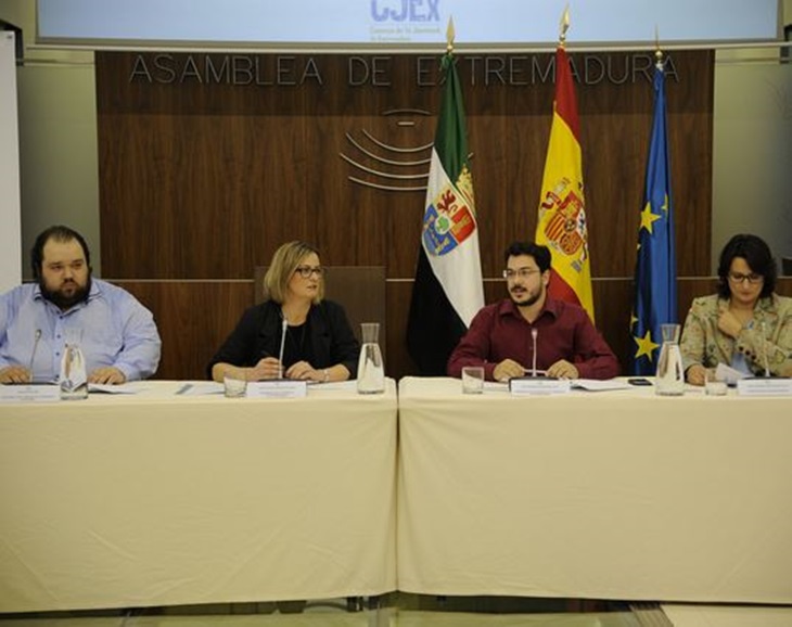 La Asamblea aboga por la implicación del CJEx en las políticas contra el maltrato