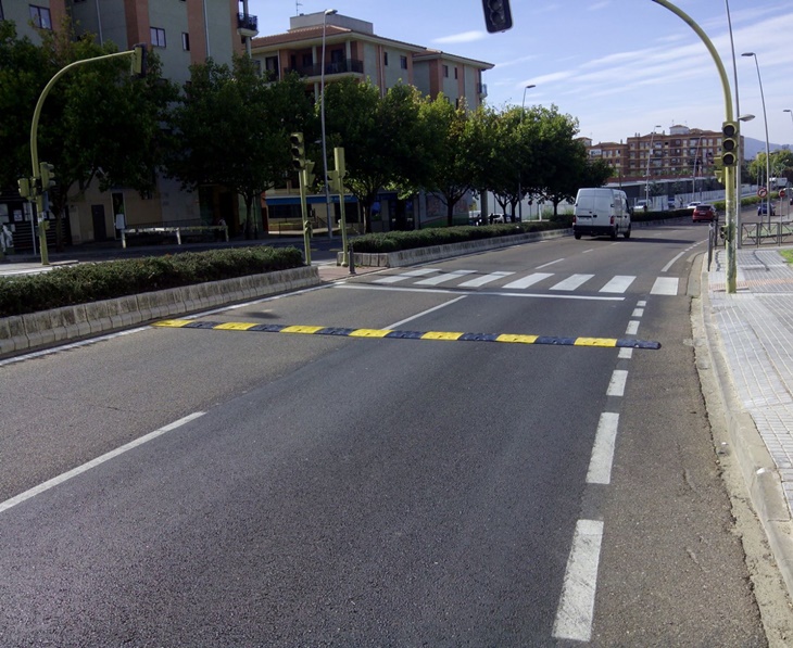 Tráfico coloca diez nuevos reductores de velocidad en Mérida