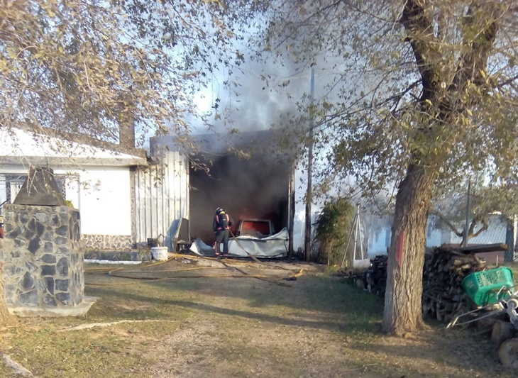 Se incendia un chalet a las afueras de Badajoz