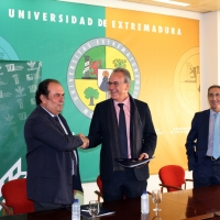 Caja Rural apoyará la actividad diagnóstica del Hospital Clínico Veterinario