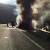 Se incendia un camión a la altura del túnel de Miravete (Cáceres)