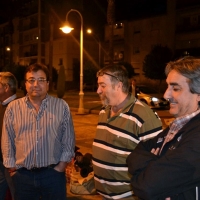 El presidente atiende a los colectivos acampados frente a su casa