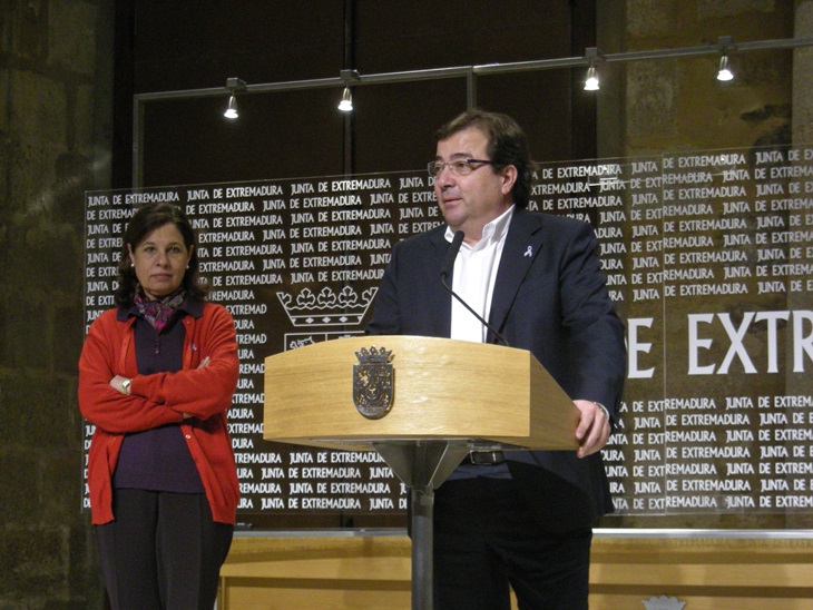 La Junta elaborará los PGEx 2016 “en consenso” con el resto de partidos políticos