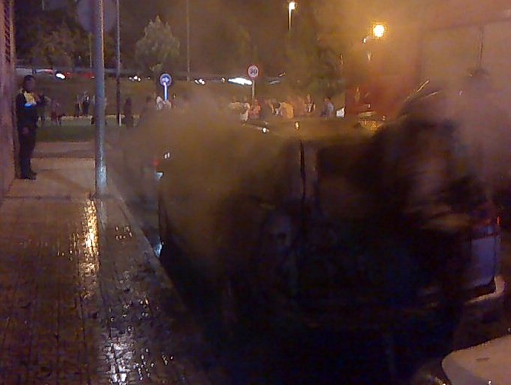 Arde un vehículo estacionado en Las Moreras (Badajoz)
