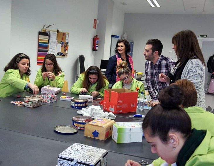 El Instituto de la Juventud y AEXPAINBA firman un convenio de colaboración