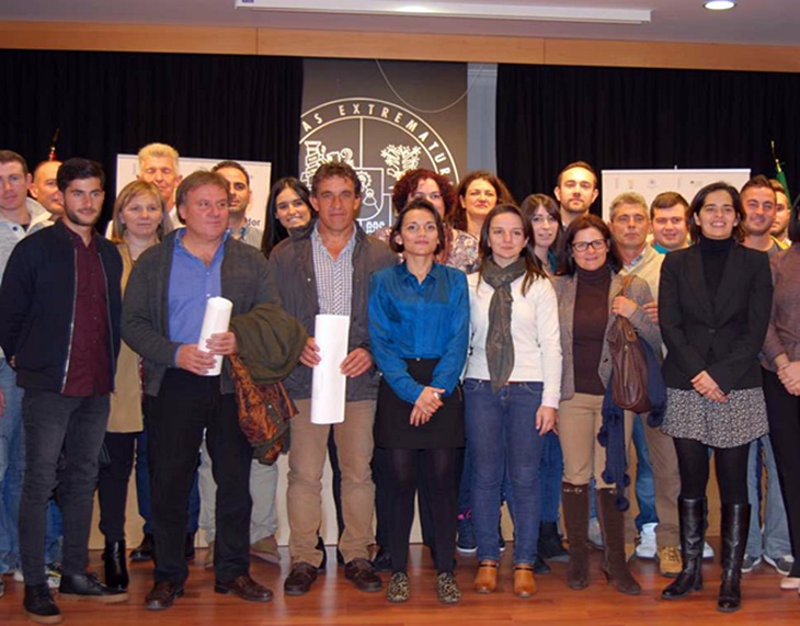 Begoña García reitera el compromiso de la Junta con el sector tabaquero