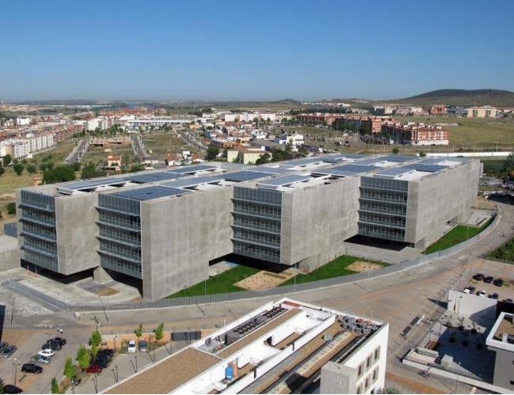 Los funcionarios extremeños recibirán la extra de 2012 entre diciembre y enero