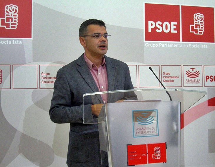PSOE critica que la oposición tumbara unos presupuestos &quot;que ayudaban a crear empleo&quot;