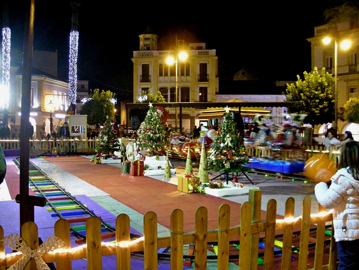 Un mercado artesanal que da vida a la Plaza de España
