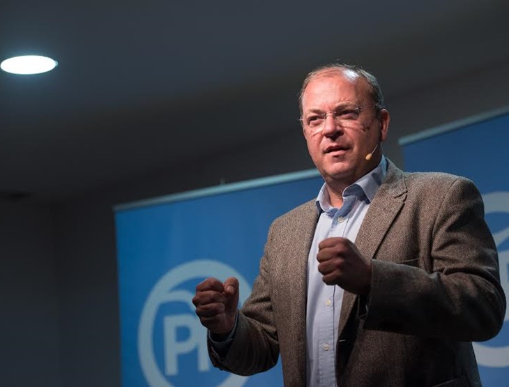 Monago: “Nosotros estamos para gobernar, no para gallear como Pedro Sánchez”