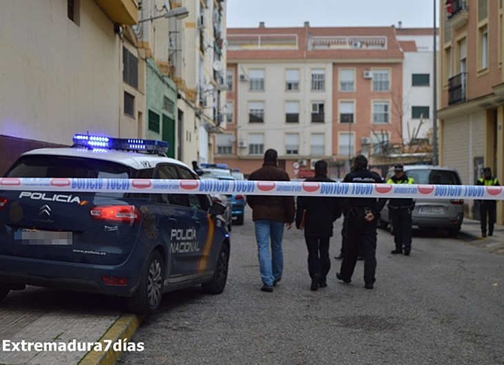 Fallece una mujer al caer de un cuarto piso en la barriada de San Fernando